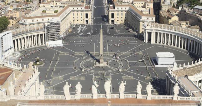 LIC IS st peters square in vatican ID 180105251